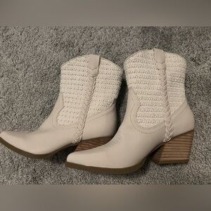 Dolce vita ivory western boot